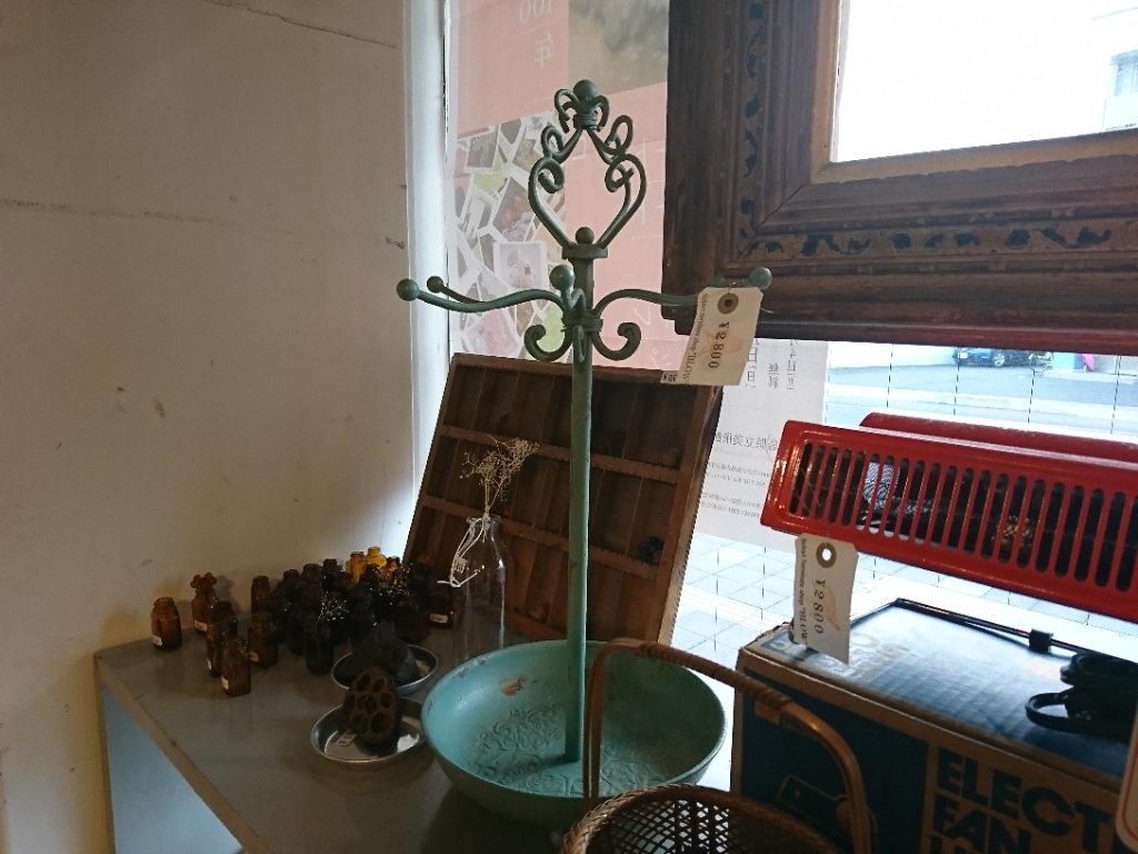 select furniture shop “BLOW”(ブロウ) | 福島市・アンティーク・家具・レトロ・雑貨