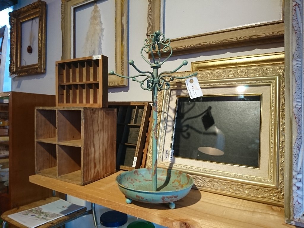 select furniture shop “BLOW”(ブロウ) | 福島市・アンティーク・家具・レトロ・雑貨