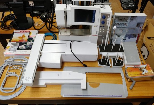 デジタル刺繍ミシン：BERNINA Artista 730