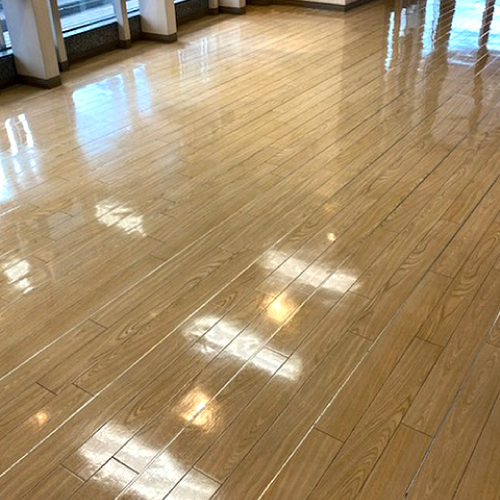 プロの技術でフローリングもピカピカに