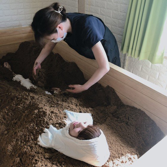 ③酵素風呂に入る