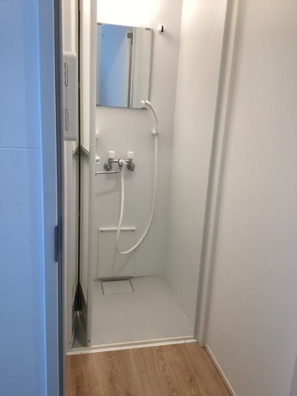 トイレ内シャワー室（男女共通）