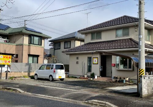 お店の外観・駐車場