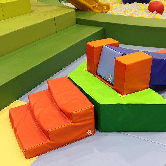 ボーネルンド社プロデュースの遊具