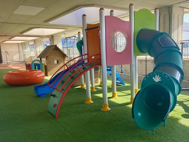 ビル内に完備された大型遊具