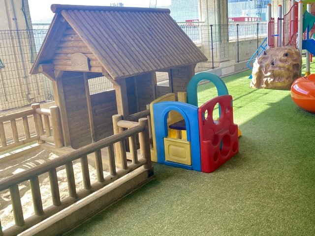 ビル内には砂場も完備