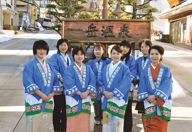 岳温泉女将会「かたかごの会」の皆さま