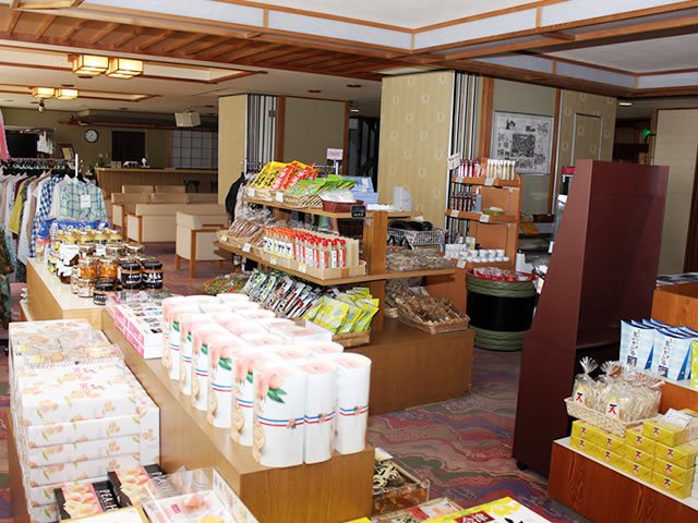 売店も品揃えが豊富です