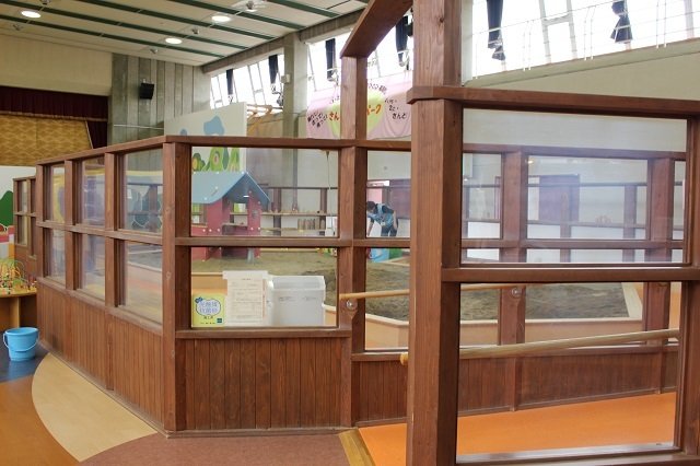室内でも砂場はまた別に区切られています。