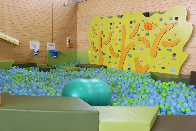 ボールプール、クライミングウォール