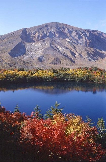 桶沼の紅葉と一切経