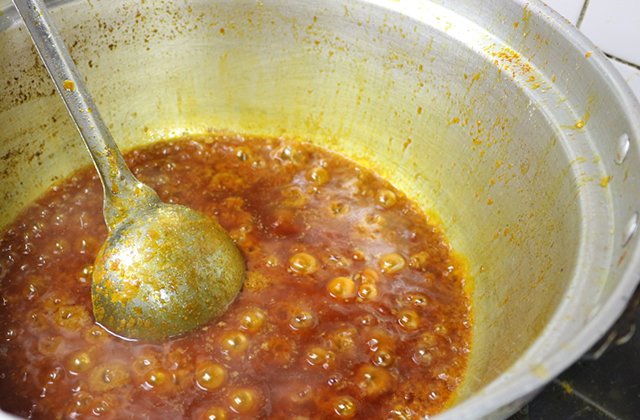 数種類のスパイスを入れて、色んなカレーを提供いたします。