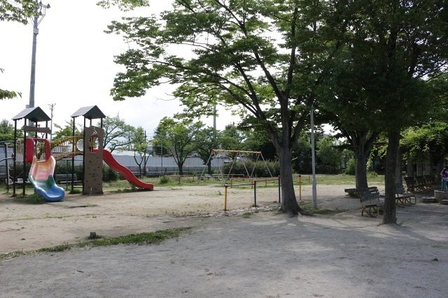 近くには公園もあります