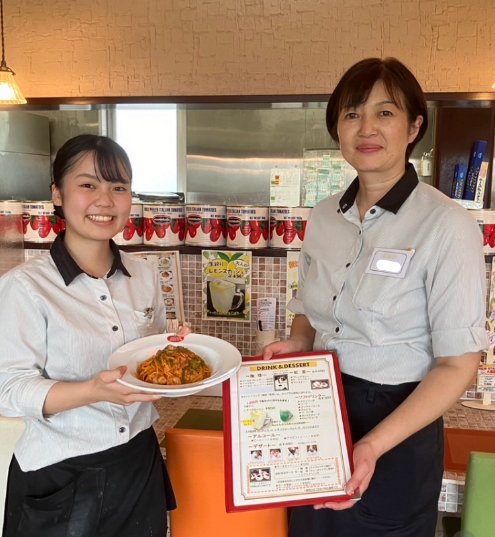 オーダー受付、料理の配膳、片付け、食器洗浄等