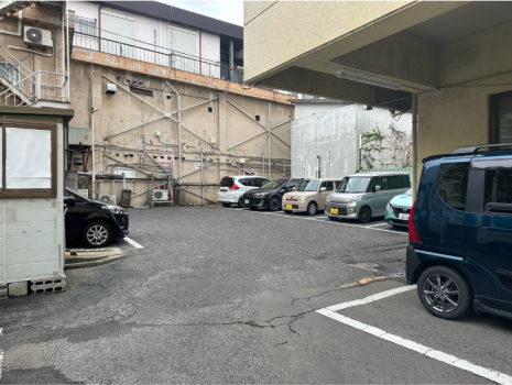 福島置賜郵便局の隣にある駐車場です