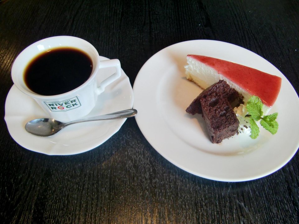 RIVER ROCK4(リバーロック渡利店)