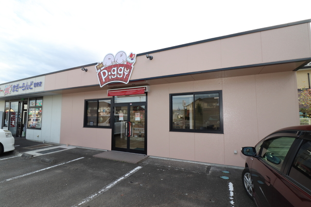 店内写真福島市のカフェケーキショップ ケーキ家 Piggy ピギー 誕生日 デコレーション オーダー 引出物 焼菓子