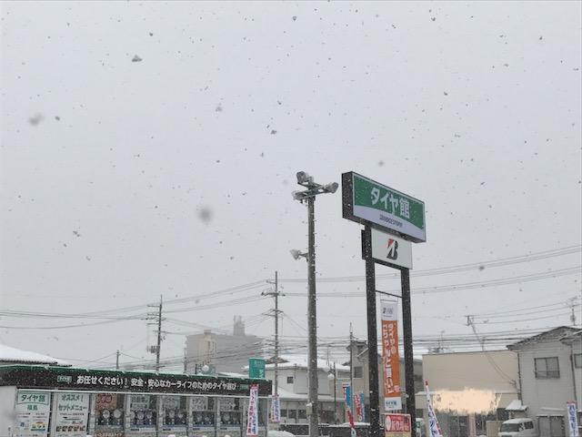 寒いです ワイパーのゴム交換するなら スノーワイパーがおすすめ 18 01 25 福島市のタイヤ販売 スタットレス販売 タイヤ館 福島店