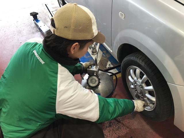 自分で スタッドレスタイヤに履き替えたら 必ず 空気圧点検 トルクチェック しましょう 18 11 19 福島市のタイヤ販売 スタットレス販売 タイヤ館 福島店 自分で スタッドレスタイヤに履き替えたら 必ず 空気圧点検 トルクチェック しましょう 18 11 19 福島市のタイヤ販売 スタットレス販売 タイヤ館 福島店