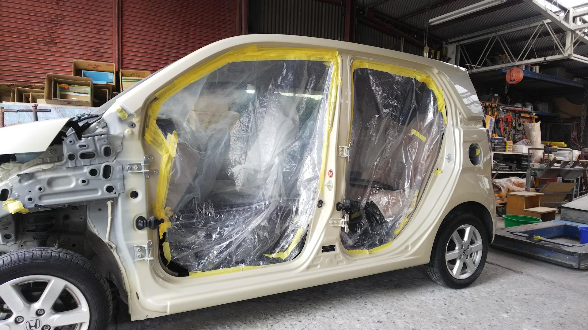 作業風景 昨日はバンパー編 今日はフロントドア編 18 09 15 大森ボデー自動車修理工場 福島市 板金 塗装 ロードサービス ボディコーティング 代車サービス